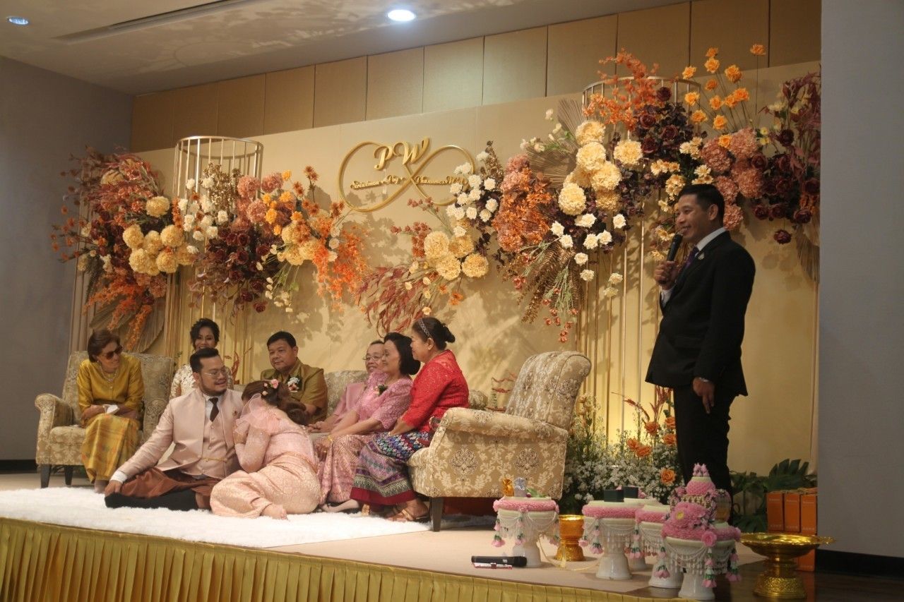 Bride and groom with their families on the floral wedding stage
