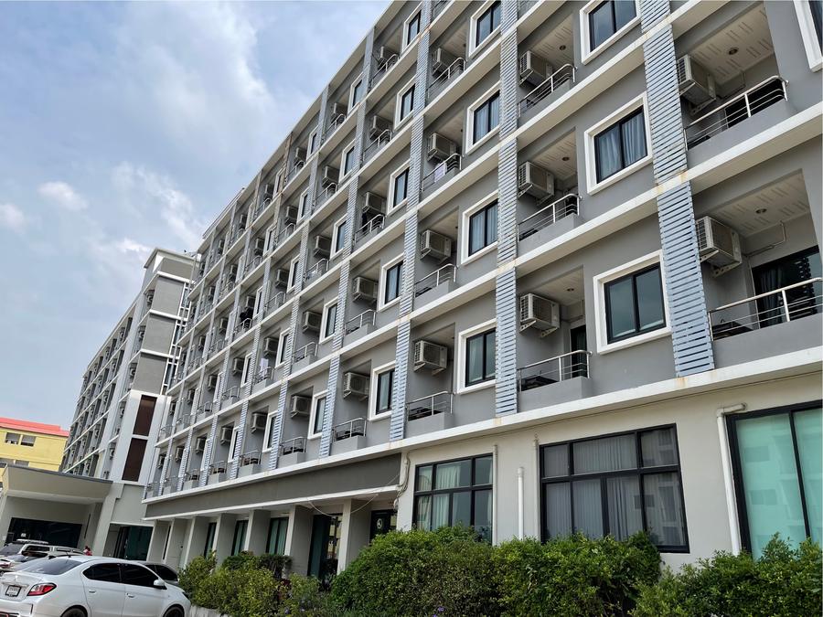 Guest-room wing with balconies along the side of the hotel