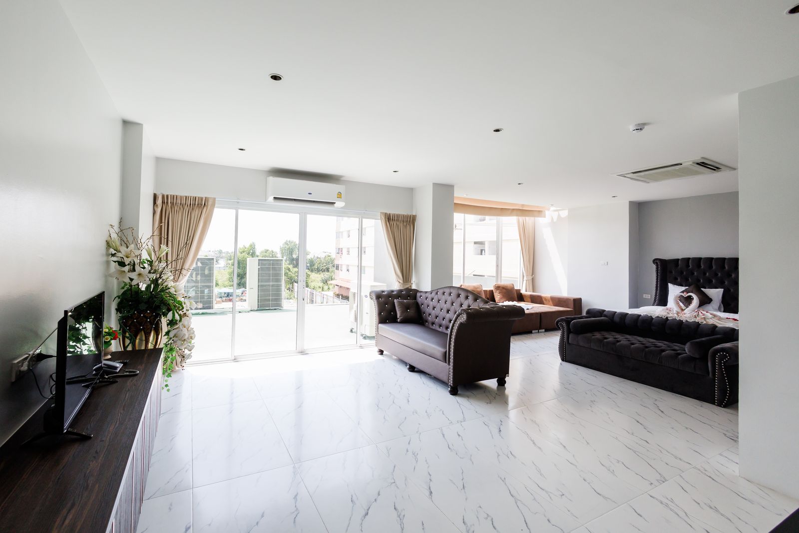 Spacious suite with TV, sofas and bed
